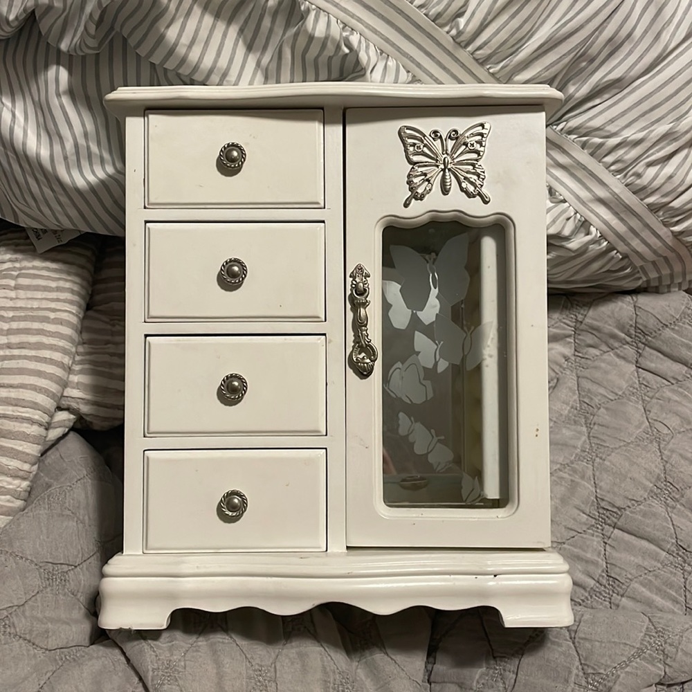 white jewelry box